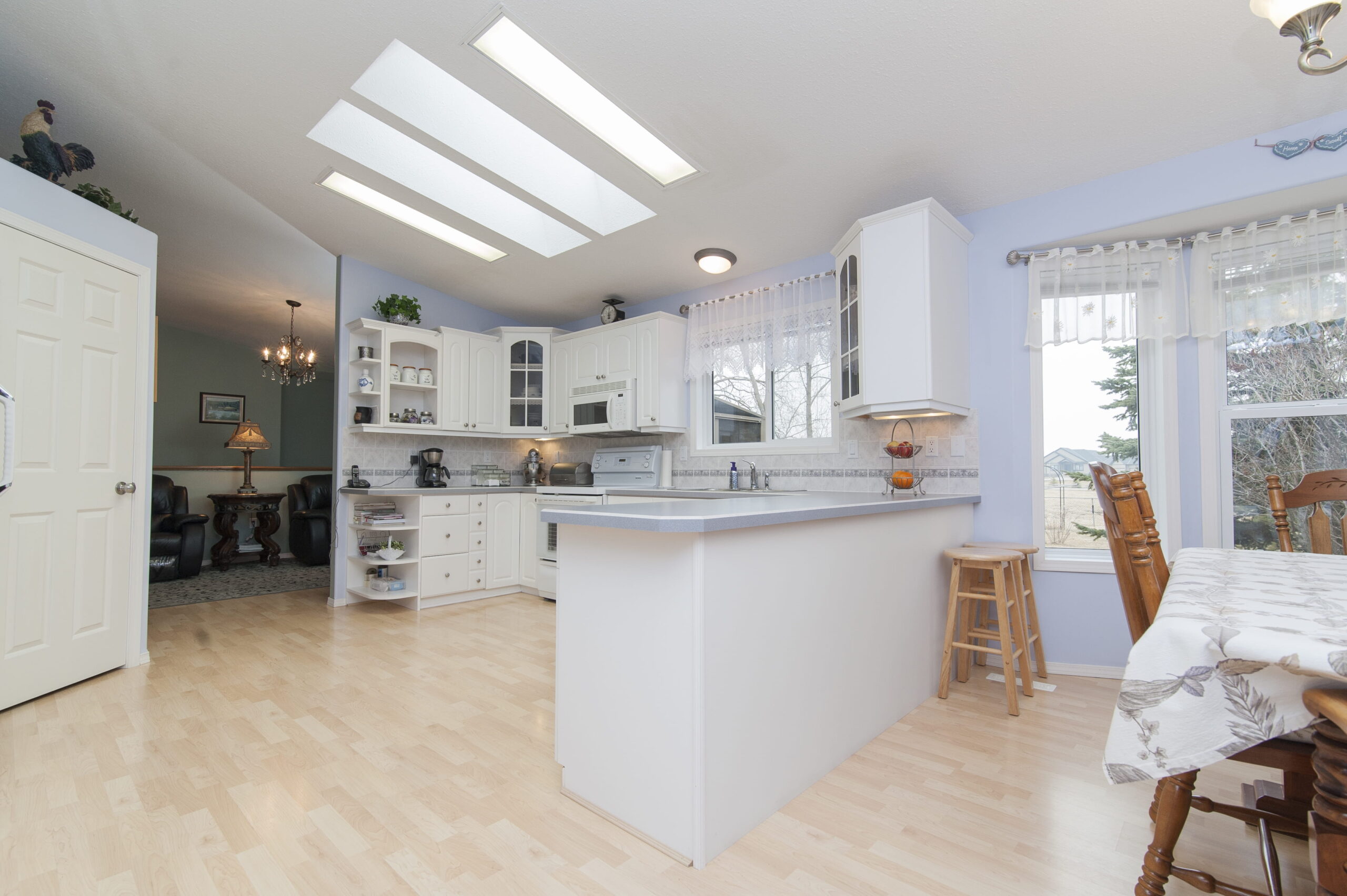 beautiful-shot-modern-house-kitchen (3) (1)